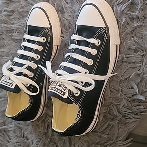 Converse Tennis Shoes